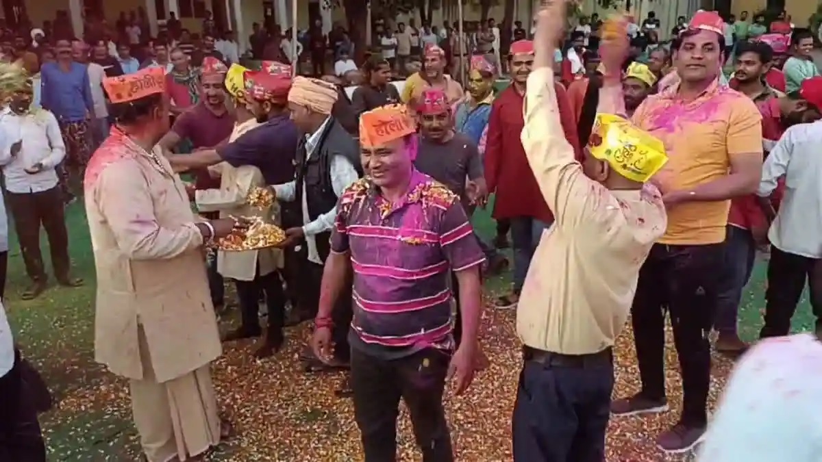 उमंग: हरिद्वार जेल में होली की धूम,जमकर थिरके कैदी