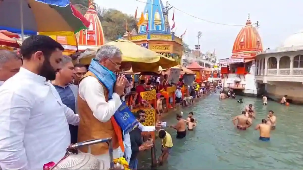 शुभारंभ: गंगा पूजा के साथ त्रिवेंद्र सिंह रावत ने की चुनाव प्रचार की शुरूआत