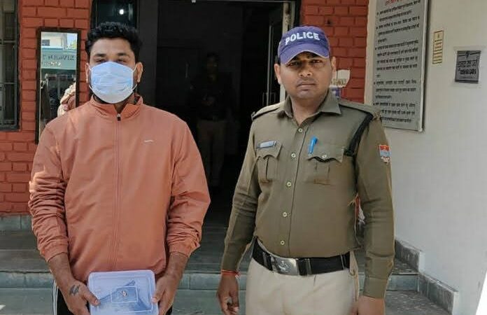 सबक: नशे में पिस्टल लहराकर दिखा रहा था दबंगई, पुलिस ने पहुंचा दिया सलाखों के पीछे