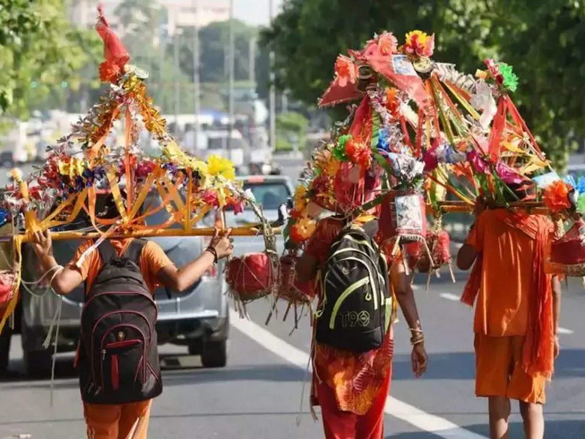 आस्था: हरिद्वार-नजीबाबाद हाईवे पर उमड़ी कांवड़ियों की भीड़, यातायात प्रभावित