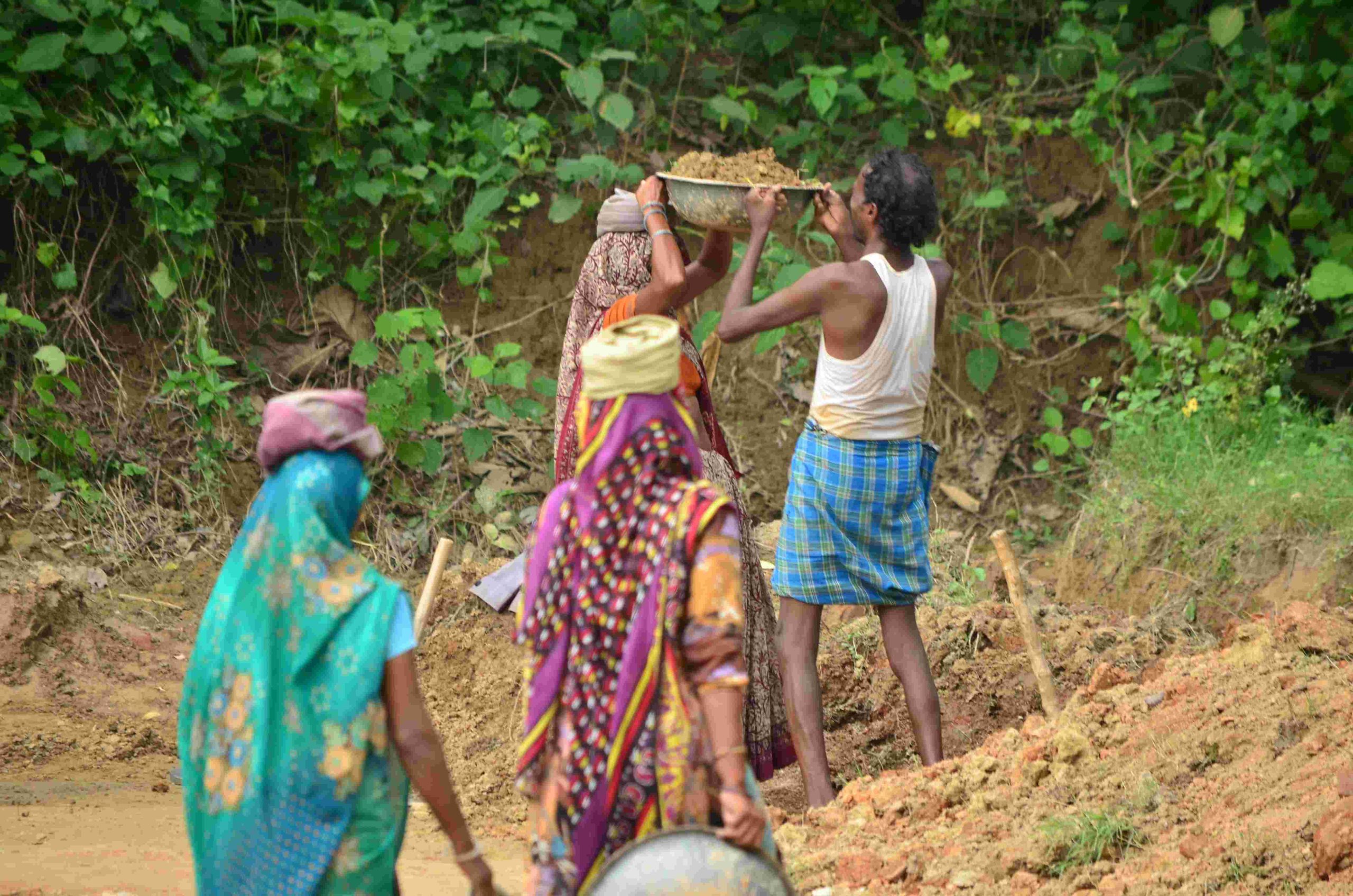 राहत: अब मनरेगा में मिलेगी ज्यादा मजदूरी, केंद्र ने नोटिफिकेशन किया जारी
