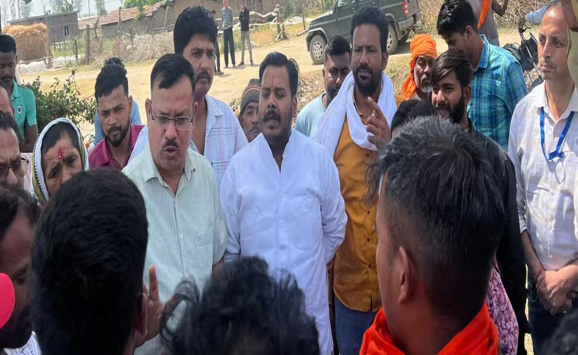 आक्रोश: गूलरभोज जलाशय के भीतर के ग्रामीणों ने किया चुनाव का बहिष्कार