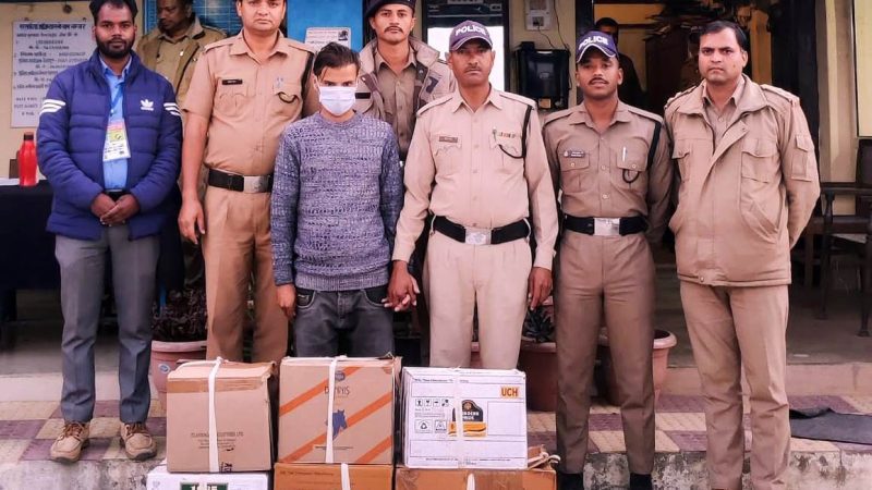 शिकंजा: चेकिंग के दौरान कार से 06 पेटी अवैध शराब बरामद, चालक गिरफ्तार