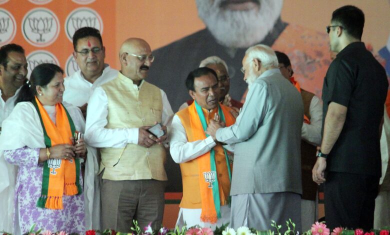 खास खबर: चर्चा का विषय बनी पीएम मोदी और कैबिनेट मंत्री डॉ धन सिंह रावत की मुलाकात