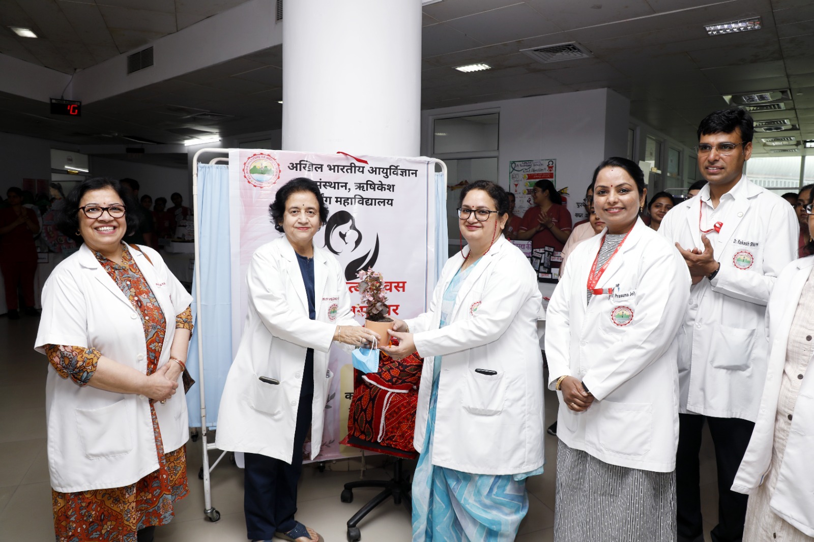 एम्स: सुरक्षित मातृत्व दिवस पर जनजागरुकता कार्यक्रम आयोजित, महिलाओं को दी गयीं अहम जानकारियां