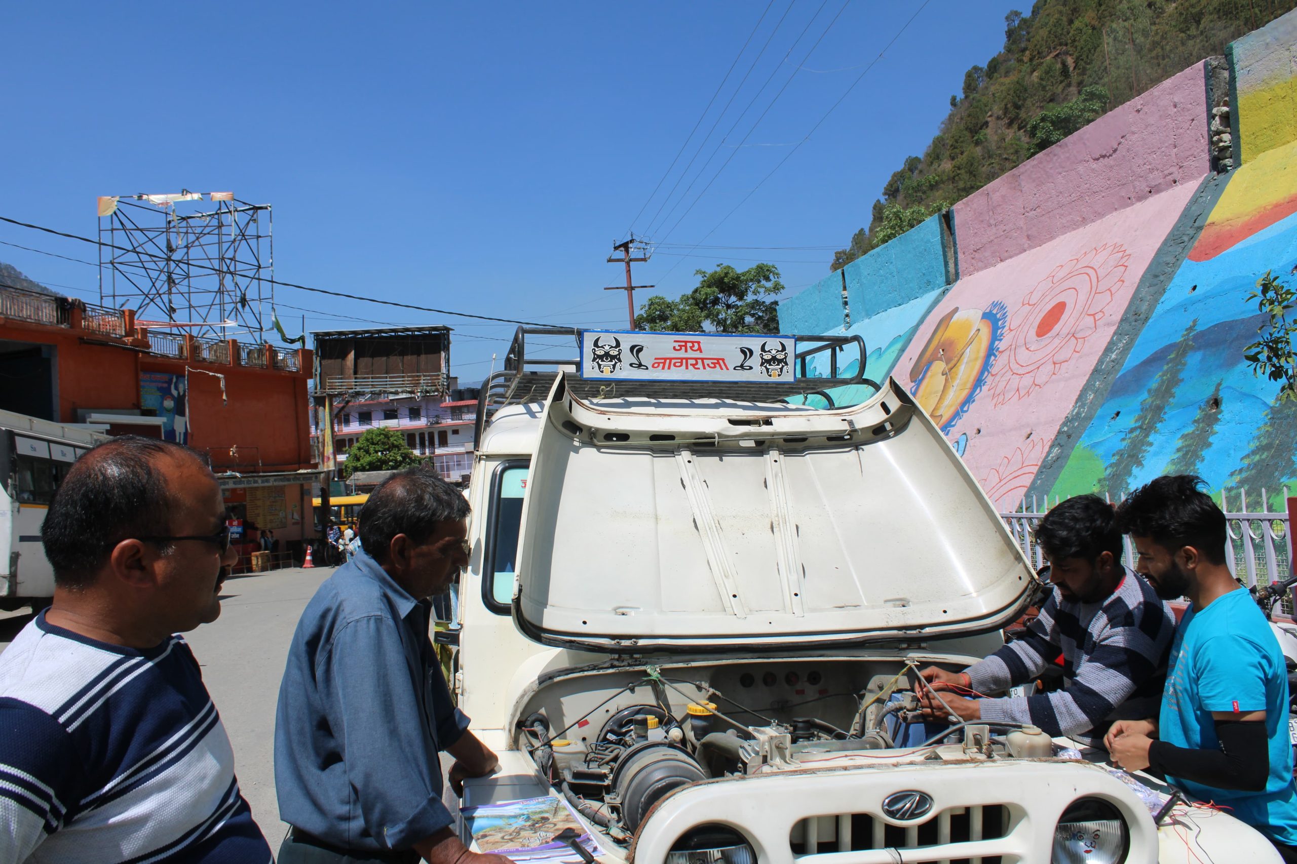 निगरानी: कंट्रोल रूम से जीपीएस ट्रैकिंग कर वाहनों के मूवमेंट पर रखी जा रही है नज़र