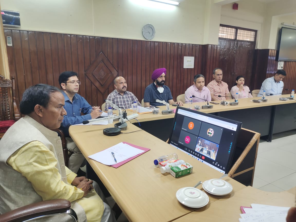 तैयारी: चार धाम यात्रा मार्गों पर मिलेगी बेहतर स्वास्थ्य सुविधाएं, स्वास्थ्य मंत्री डाॅ धन सिंह रावत ने दिए निर्देश