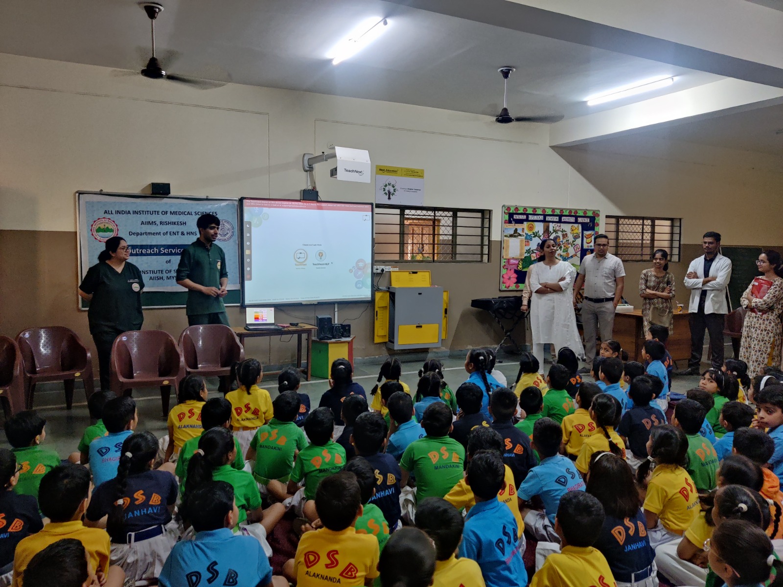 एम्स: ईएनटी विभाग ने स्कूल में लगाया मेडिकल कैंप, 221 बच्चों व शिक्षकों का हुआ परीक्षण व उपचार