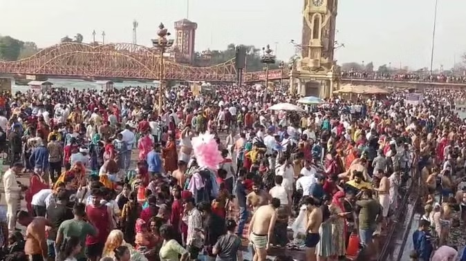  सोमवती अमावस्या: पुण्य की लालसा में इस धर्मनगरी में उमड़ा श्रद्धालुओं का सैलाब