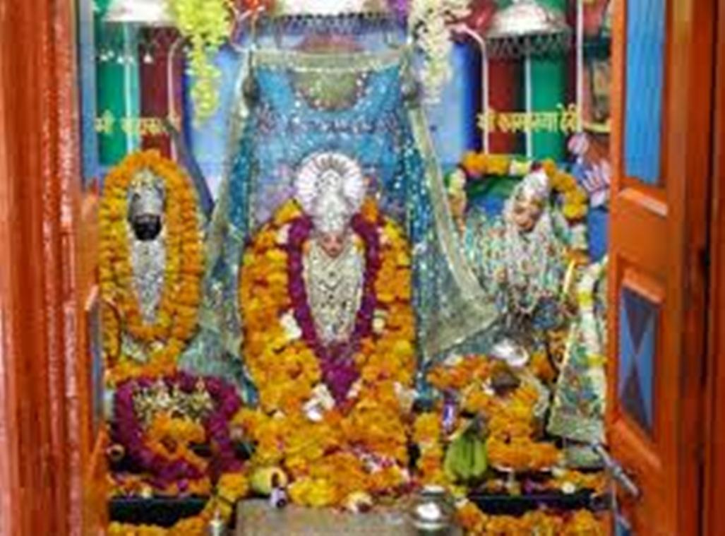 नवरात्रि: मां मायादेवी मंदिर में लगा श्रद्धालुओं का तांता