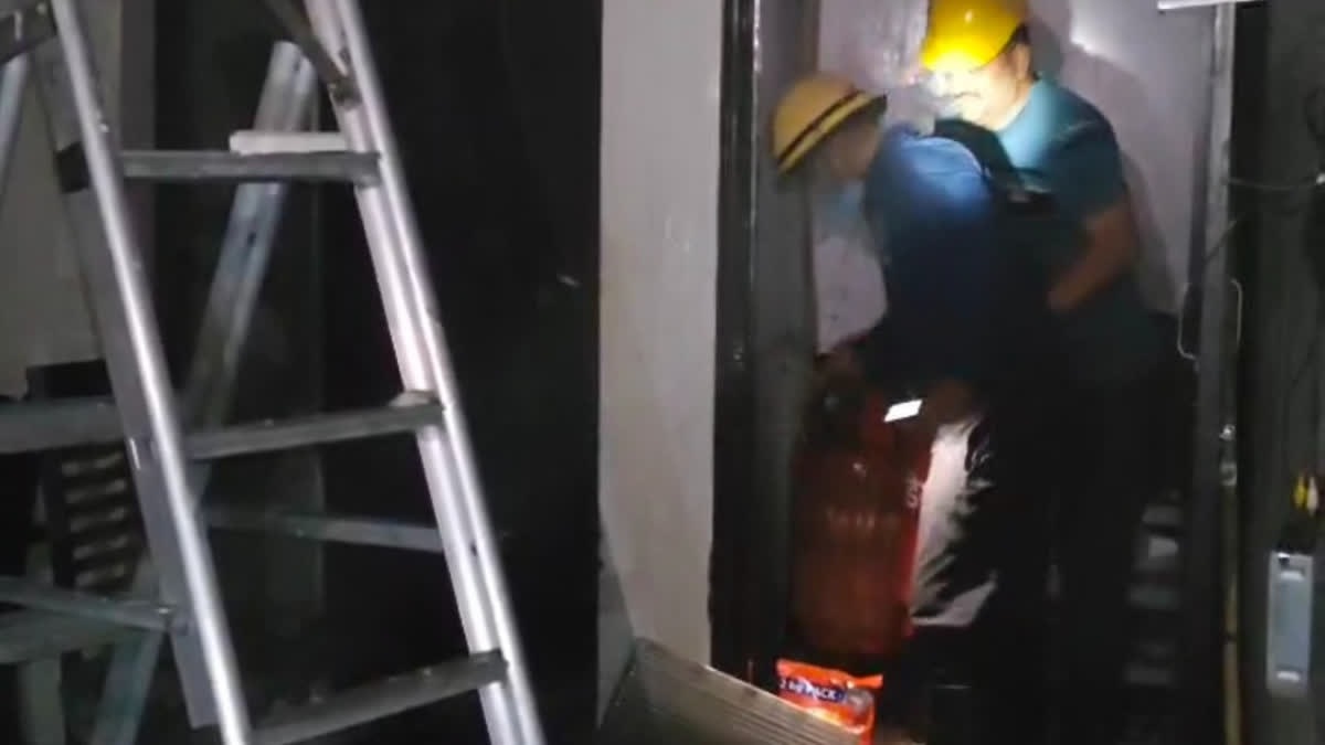 सराहनीय: घर में लगी आग से दमकल कर्मियों ने बुजुर्ग महिला को बचाया