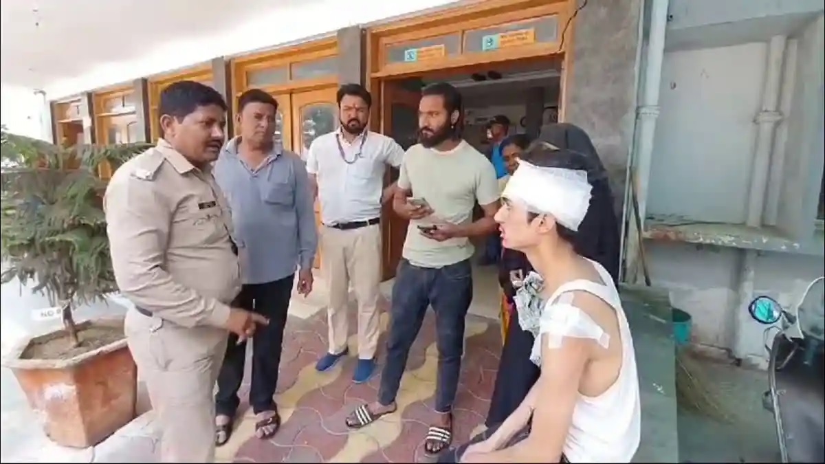   दबंगई: दुकान में काम कर रहे युवक पर जानलेवा हमला