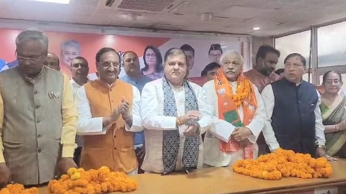 दल-बदल: दिग्गज कांग्रेसी नेता दिनेश अग्रवाल ने थामा भाजपा का दामन