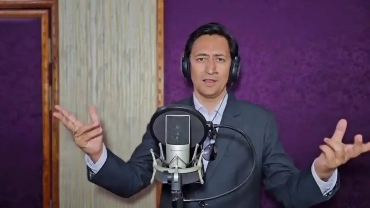 अनूठा अंदाज: ‘…हिट ओ आमा बुबू मतदान करी ऊंला…’ आईएएस दीपक रावत का गाना छाया, मतदान को लेकर दिया संदेश