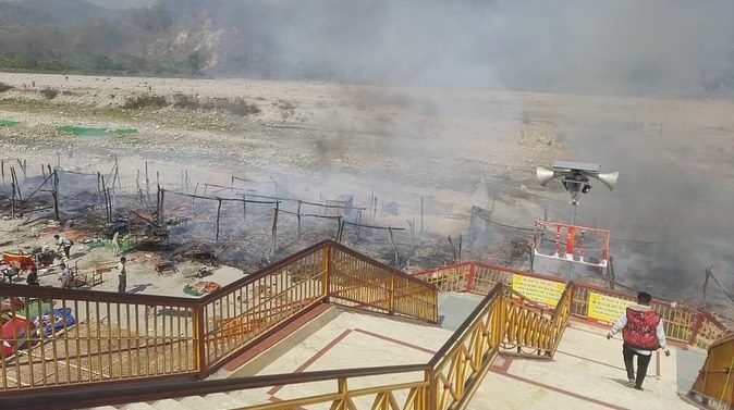 स्वाहा: गर्जिया देवी मंदिर परिसर में लगी भीषण आग, कई दुकानें जलकर राख