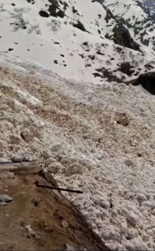 आफत: केदारनाथ पैदल मार्ग पर आया एवलाॅन्च,आवाजाही पूरी तरह से बंद