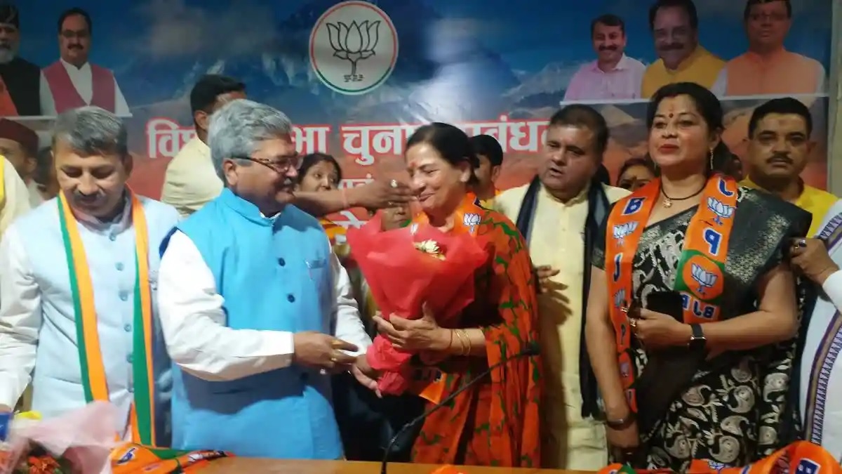 पलटीमार: कांग्रेस की महिला प्रदेश उपाध्यक्ष जया बिष्ट भाजपा में शामिल