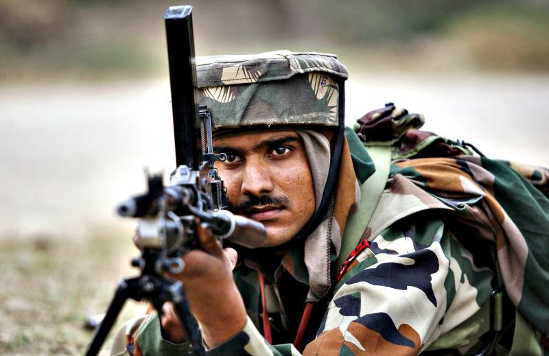 सुरक्षा प्रबंधन: भारतीय सेनाओं को करनी होगी अप्रत्याशित संकटों से निपटने की तैयारी