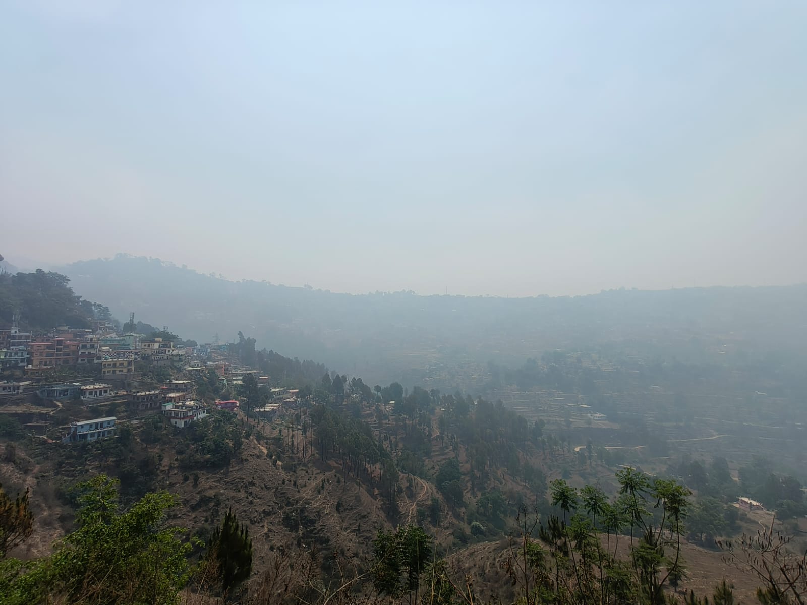 आफ़त: जंगल की आग और धुंए के आगोश में कुमाऊं के कई इलाके 