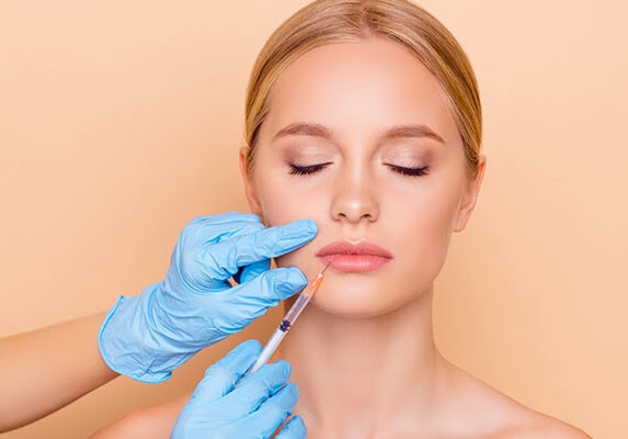 मेकअप: आप भी करवा रही हैं लिप फिलर ? रखें इन बातों का ध्यान, वरना होठों को हो सकता है नुकसान…..