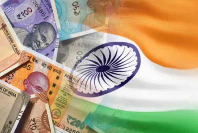 ताज़ा रिपोर्ट: अपनी कमाई देश वापस भेजने वालों में भारतीय फिर अव्वल