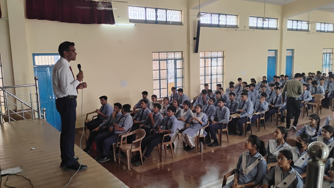 आयोजन: एम्स की ओर से स्कूल में किया गया ‘युवा जोश यूथ वेलनेस’ कार्यक्रम का आयोजन