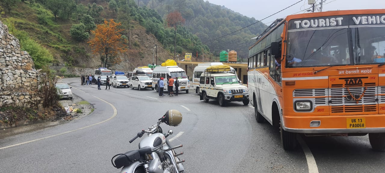 चारथाम यात्रा: सुगम संचालन के लिए जिला प्रशासन ने सुधारा ट्रैफिक कंट्रोल व भीड़ प्रबंधन