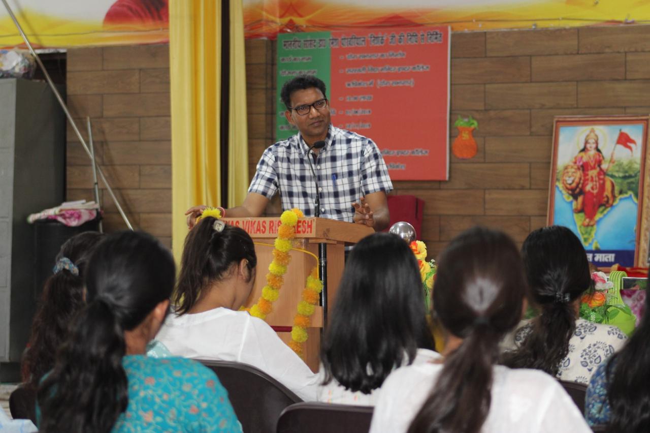 एम्स: युवा जोश वैलनेस प्रोग्राम में बच्चों ने पूछे जीवन में भटकाव पर सवाल, जाना निवारण