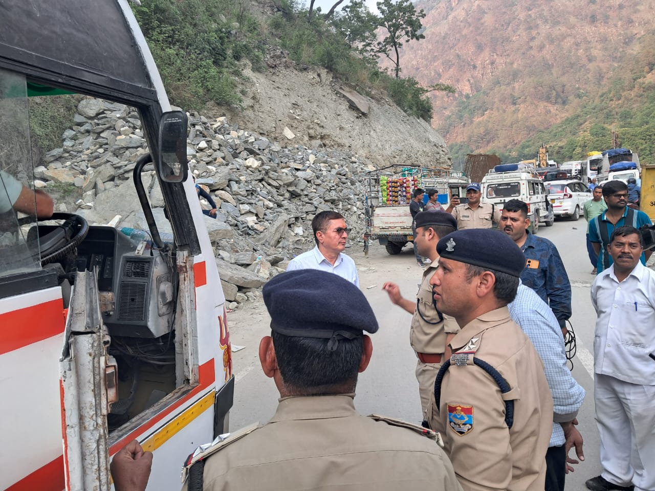 चारधाम यात्राः दो बसों का रजिस्ट्रेशन निकला फर्जी, आरोपियों के खिलाफ मामला दर्ज़