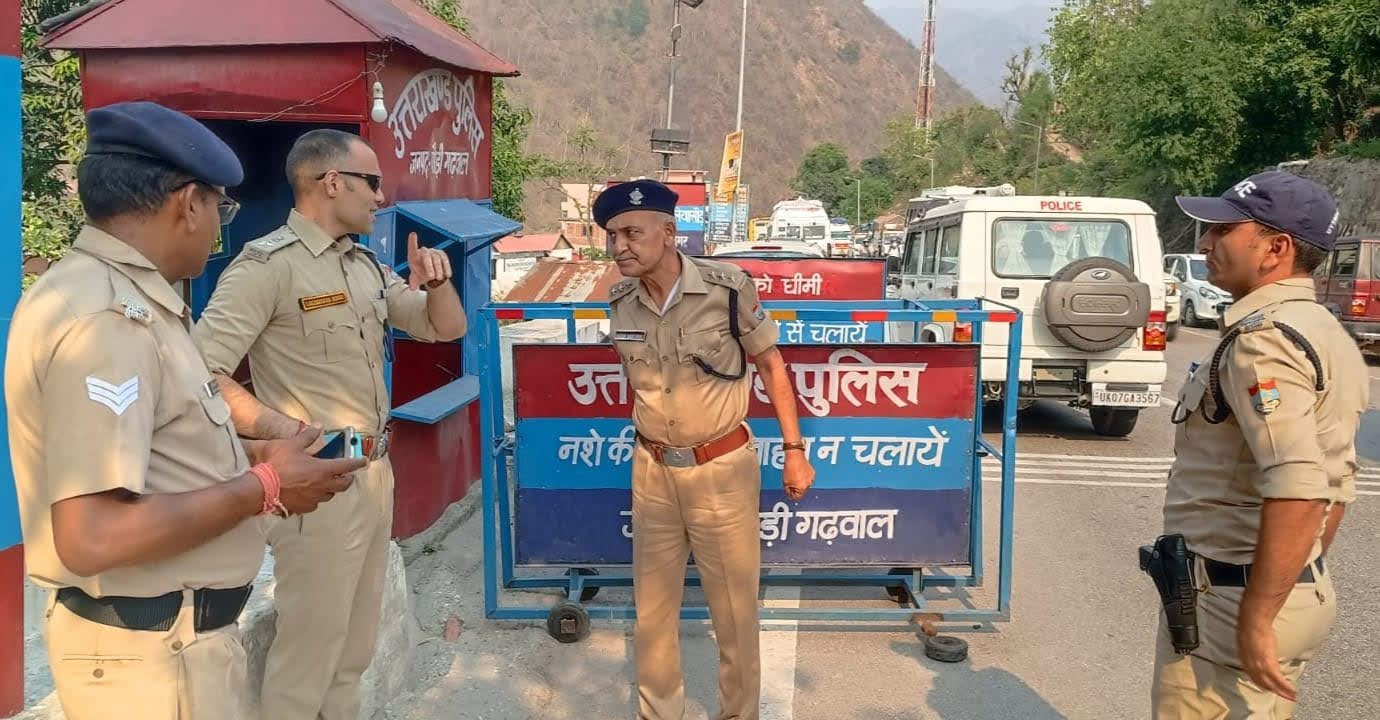 निगरानी: SSP लोकेश्वर सिंह ने सड़क पर उतर कर किया यातायात व्यवस्था का निरीक्षण