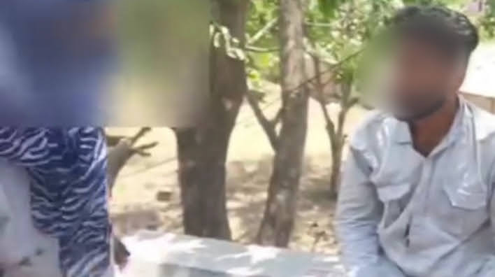सबक: पब्लिक ने धुन डाला लड़की को छेड़ रहे मनचले को, पुलिस ने भेज दिया सलाखों के पीछे