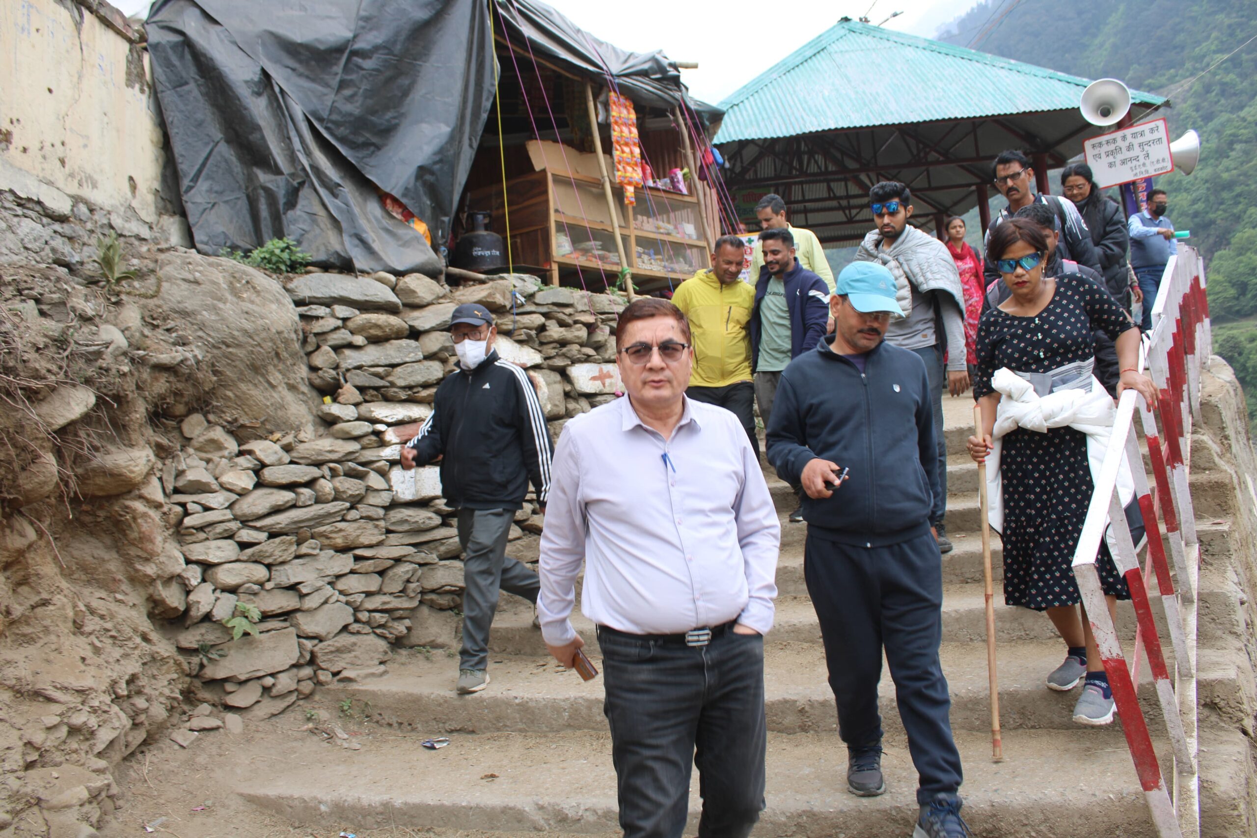 निगरानी: डीएम डाॅ मेहरबान सिंह बिष्ट ने किया यात्रा व्यवस्थाओं का निरीक्षण, अफसरों को दिए जरूरी निर्देश