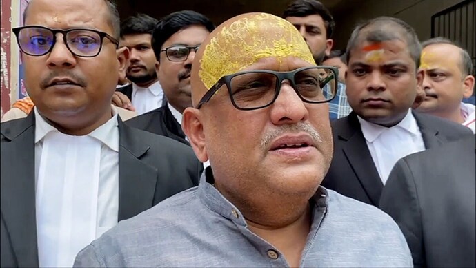 कोरोना वैक्सीन विवाद: कांग्रेस का पीएम मोदी पर देशवासियों की जान का सौदा करने का आरोप