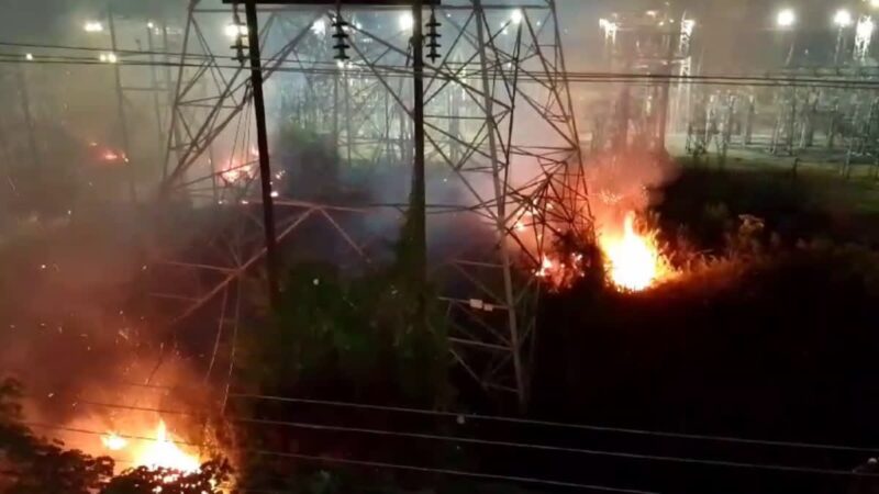 हादसा: देर रात को बिजली घर परिसर में लग गई आग,दमकल विभाग की टीम ने आग पर पाया काबू