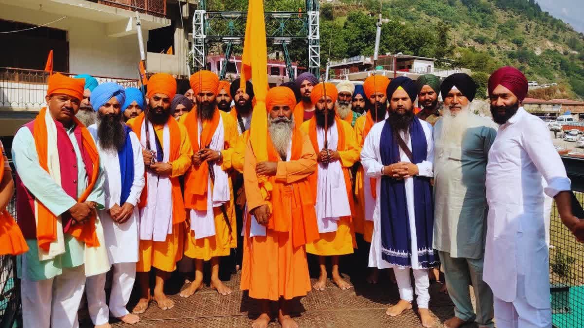 आस्था केंद्र: धार्मिक विधान के साथ श्रद्धालुओं के दर्शनार्थ खोले गये हेमकुंड साहिब के कपाट