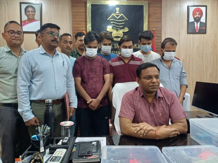 शिकंजा: एसटीएफ को मिली बड़ी कामयाबी, कारगिल शहीद कैप्टन के पिता से ठगी करने वाले गिरफ्तार