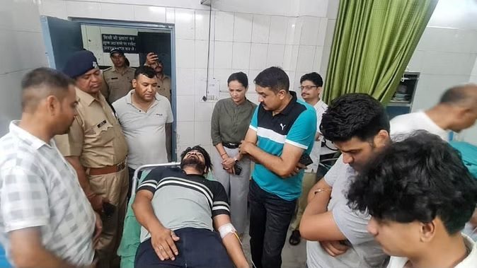 ब्रेकिंग न्यूज़:  यहां पुलिस के साथ हुई मुठभेड़ में दो बदमाशों के पैर पर लगी गोली, तीन गिरफ्तार