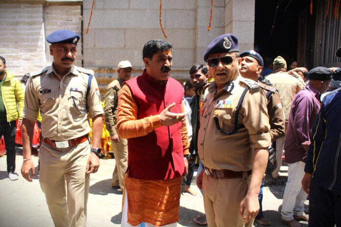 निगरानी: डीजीपी ने श्रीबद्रीनाथ धाम पहुंचकर लिया सुरक्षा व्यवस्थाओं का जायजा