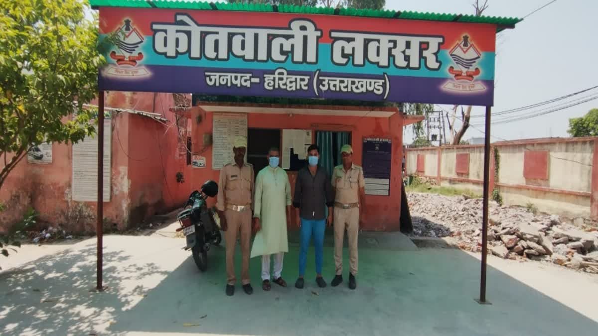 दबंगई: मामूली कहासुनी के बाद घर में घुसकर हमला, चार घायलों में से एक की हालत गंभीर, पिता-पुत्र गिरफ्तार