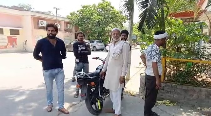 बेरहमी: बच्चों के विवाद को लेकर आपस में भिड़ गए बड़े,  ईंटों से पीट-पीटकर ले ली  ग्रामीण की जान