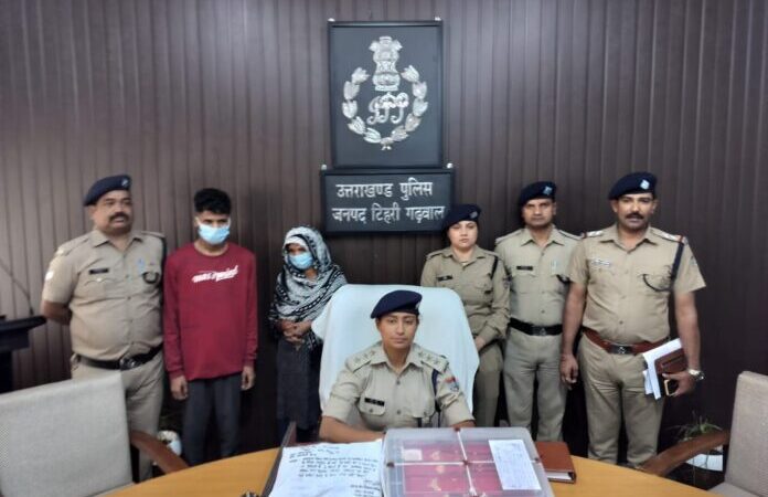 शिकंजा: ज्वैलरी शोरूम में हुई चोरी का खुलासा, मां-बेटा गिरफ्तार