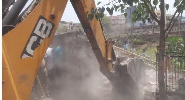 खास खबर: विरोध के बीच नगर निगम ने रोका अतिक्रमण विरोधी अभियान