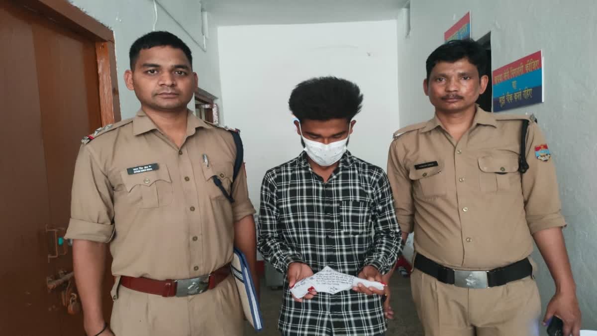 सबक: तंमचे के साथ वीडियो बनाकर किया वायरल, पुलिस ने पकड़ कर भेज दिया सलाखों के पीछे