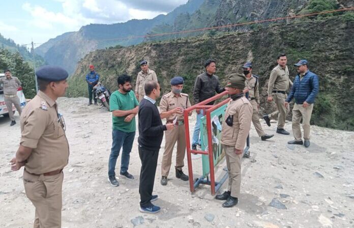 मुस्तैदी: यहां एसपी ने खुद रोड पर उतर कर संभाला यातायात व्यवस्था का मोर्चा