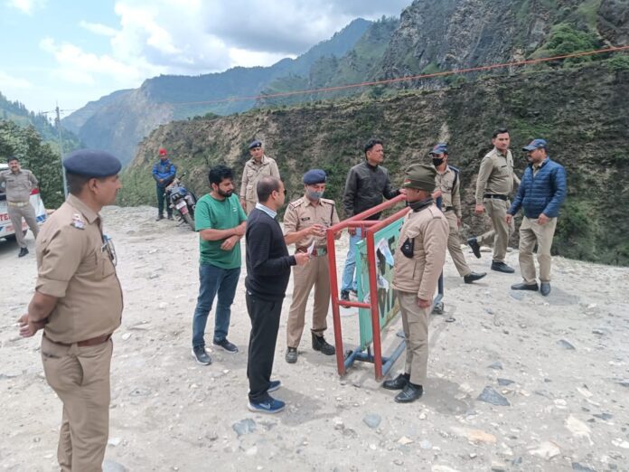 मुस्तैदी: यहां एसपी ने खुद रोड पर उतर कर संभाला यातायात व्यवस्था का मोर्चा