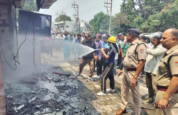 ब्रेकिंग न्यूज: पीएनबी के एटीएम में लगी आग, सारे नोट जलकर राख