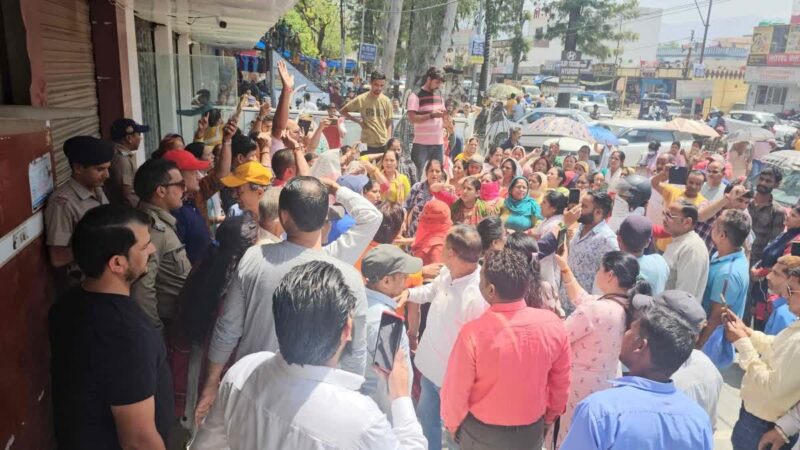 खास खबर: शराब की दुकान के विरोध में हाईवे जाम करना पड़ा भारी, 5 नामजद समेत 55 अज्ञात पर केस दर्ज