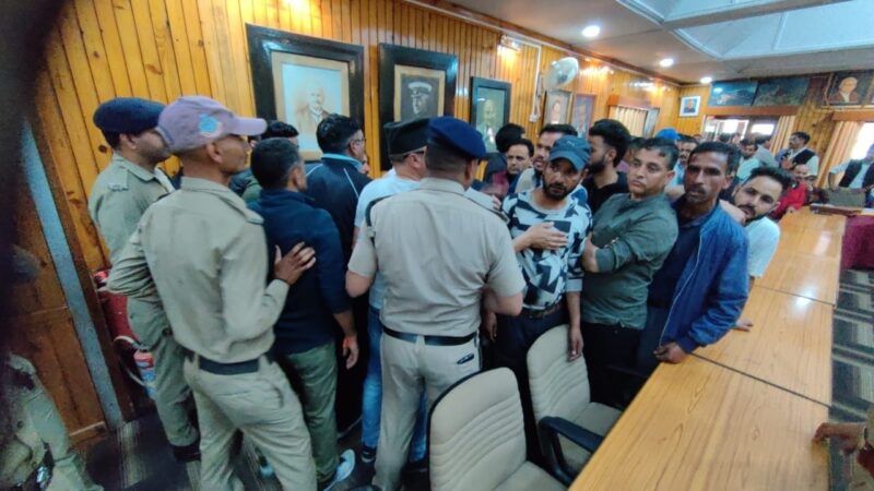 नाराज़गी: यहां मतदाता सूची से नाम हटाने को लेकर हो गया हंगामा, SDM कोर्ट में हुई सुनवाई