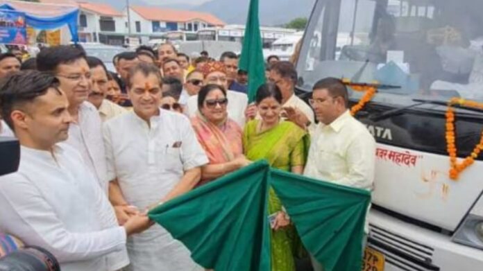 चारधाम यात्रा: औपचारिक शुभारंभ संपन्न, हजारों श्रद्धालुओं को हरी झंडी दिखाकर किया गया रवाना