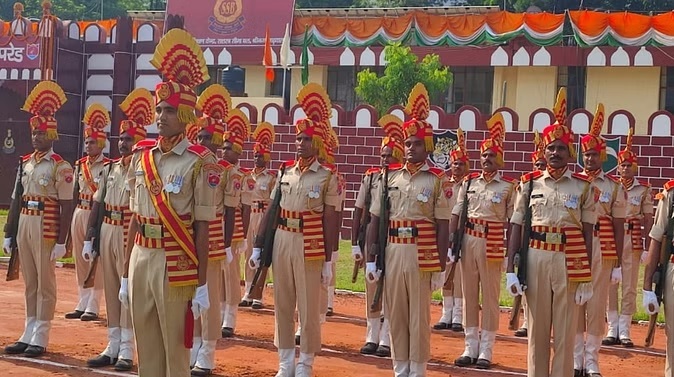 दीक्षांत समारोहः विभिन्न प्रदेशों के 119 आरक्षी बने सशस्त्र सीमा बल का हिस्सा